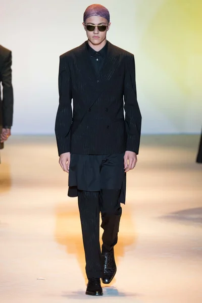 Look 3